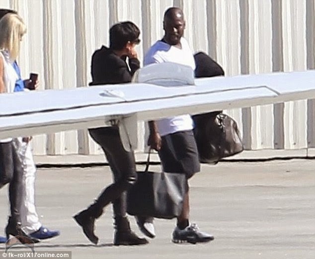 1 52 Kris Jenner & her 31yr old boyfriend head to Vegas for her birthday party