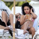 1 78 150x150 Pics: Robert Pattinson & his girlfriend cuddle up at the beach 
