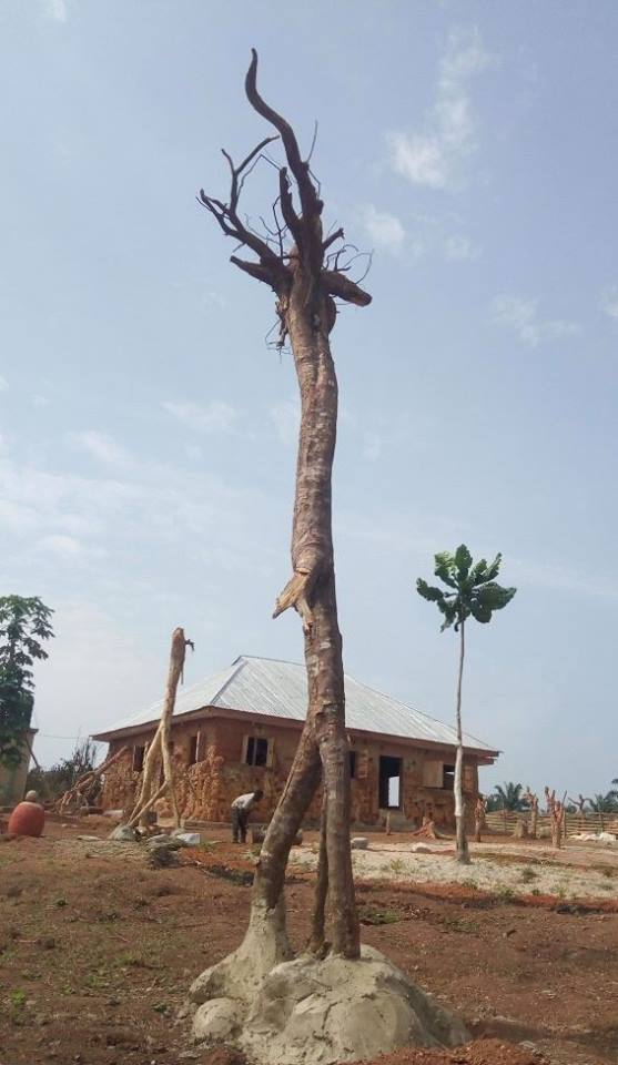 Olójòǹgbòdu: The Wife of Death. Sculpture at the Àkòdì Òrìṣà, Ile Ife, Nigeria