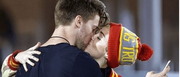 Miley Cyrus Patrick Schwarzenegger Spotted Kissing In Public M Odu