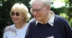 Warren Buffett and Astrid Menks