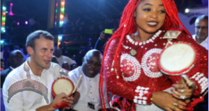 French President Emmanuel Macron performs at the Shrine Afrika in Lagos on July 3, 2018. French President Emmanuel Macron has arrived in Abuja for a meeting with his Nigerian counterpart Muhammadu Buhari, in his latest attempt to forge closer ties with English-speaking Africa. © AFP PHOTO