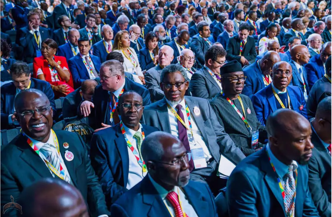Some government officials who accompanied Buhari to the summit