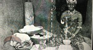 1906 picture of an Ìyánífá among the Ewe people.