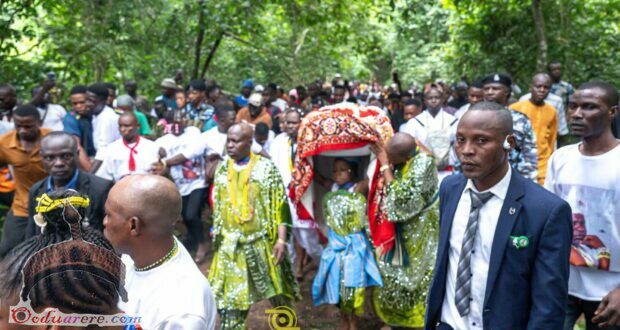 Osun is the Òrìsà Olómo (The Mother of Children).